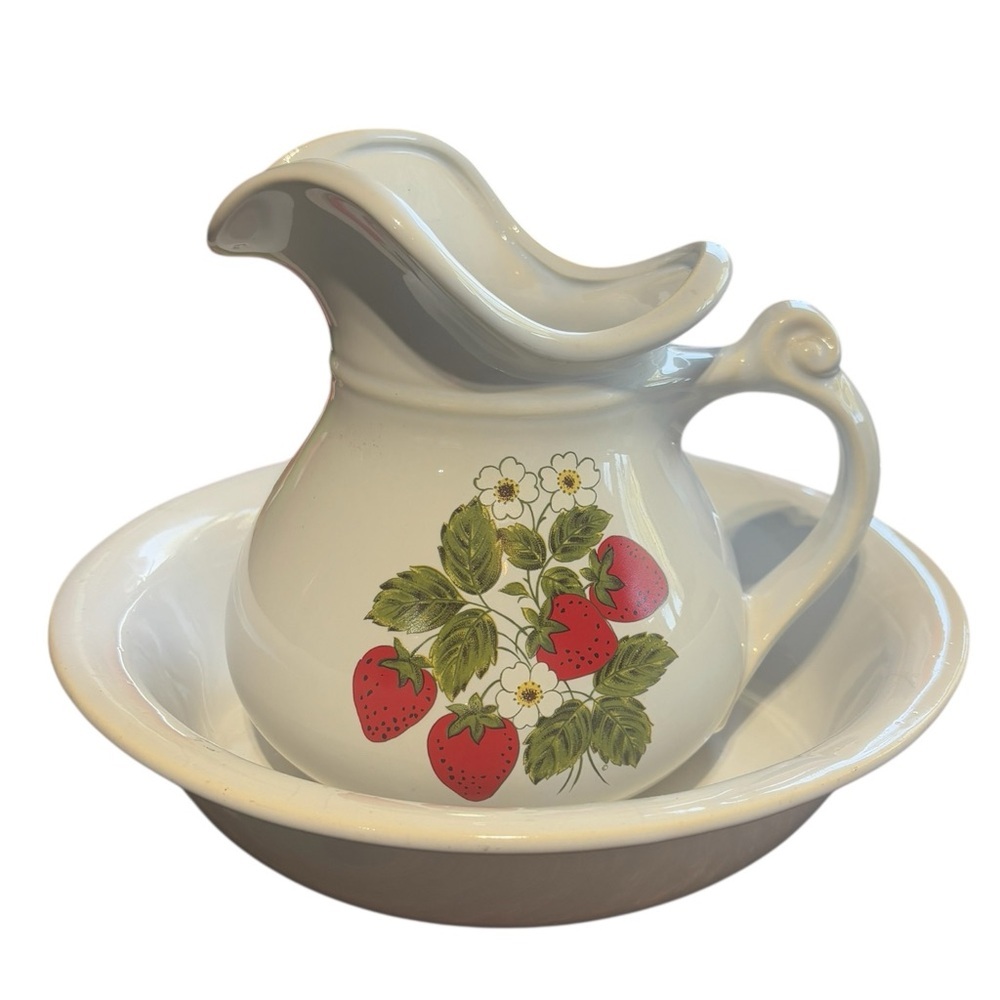 Strawberry MCCOY  7515 USA  STRAWBERRY PITCHER WITH WASH BOWL 1960’s VTG